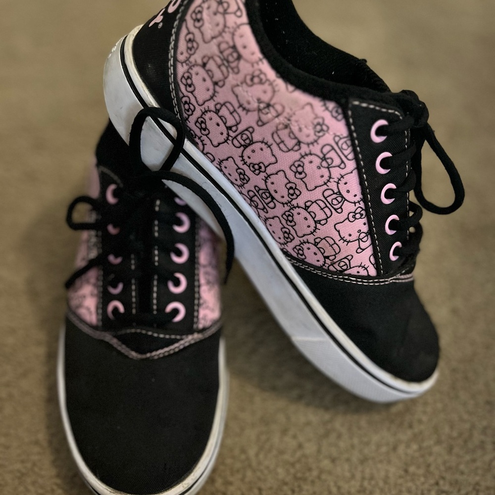 Hello Kitty Black and Pink Kids Heelys